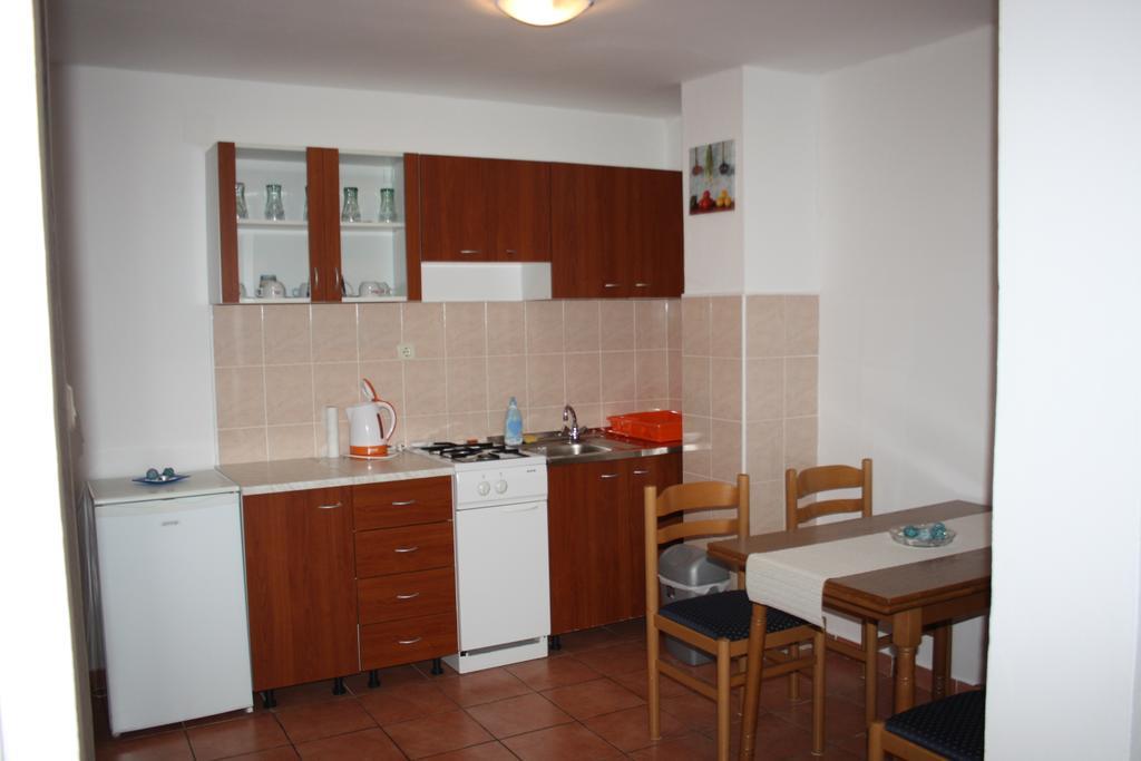 Guest House Tone Poljanak Habitación foto