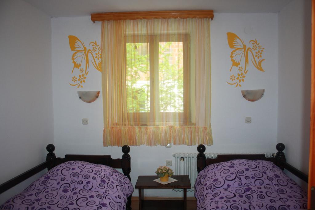 Guest House Tone Poljanak Habitación foto